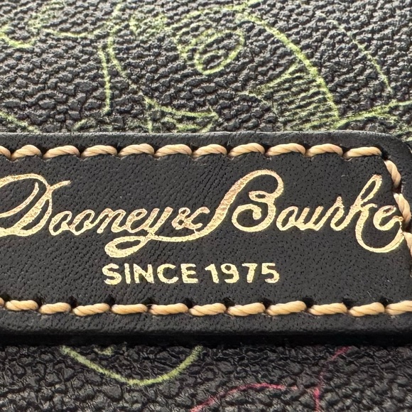 NWT.   Disney Dooney & Bourke Wristlet - Picture 3 of 11